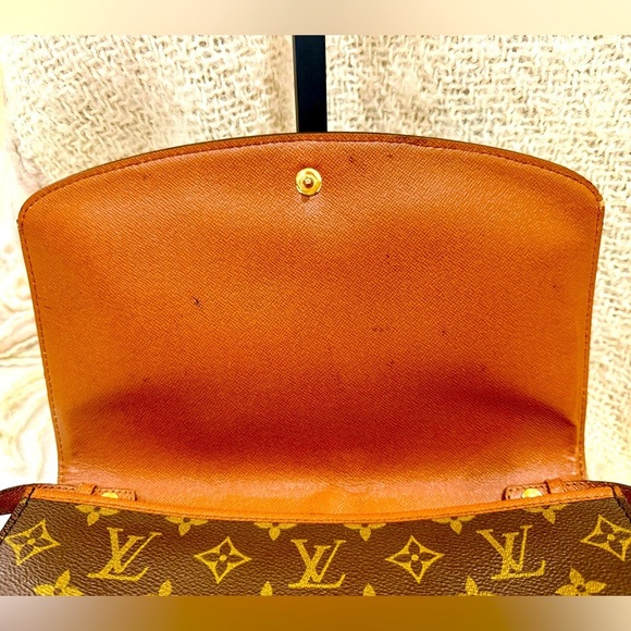 Vintage Louis Vuitton Monogram Bordeaux
Shoulder Bag - Picture 7 of 12